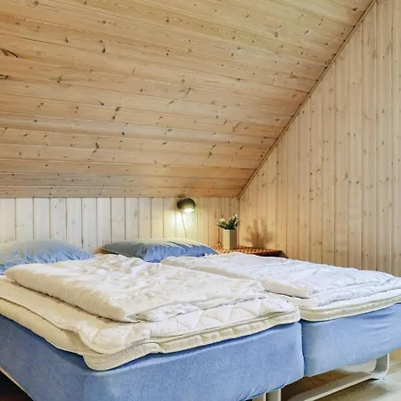 Hébergement de vacances Four-bedroom Holiday In *